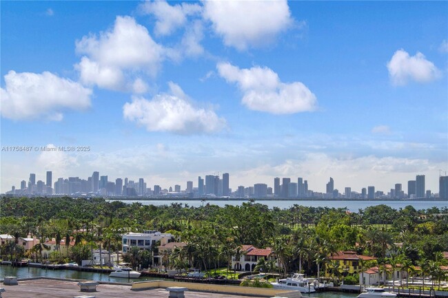 Foto del edificio - 5875 Collins Ave