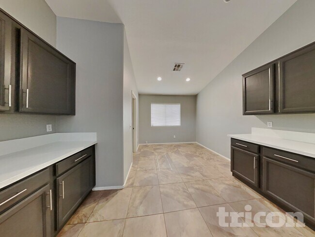 Foto del edificio - 2030 Maui Surf Ave