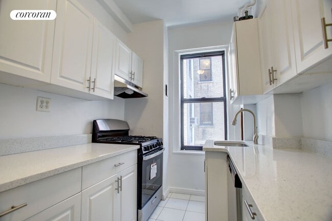 Building Photo - 315 W 102nd St