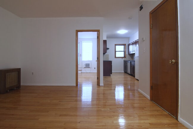 Building Photo - 10513 Metropolitan Ave