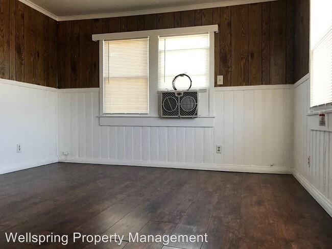 Building Photo - 208 W Church Ave