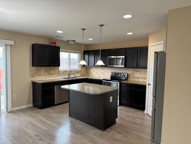 Building Photo - 1620 Shire Village Dr