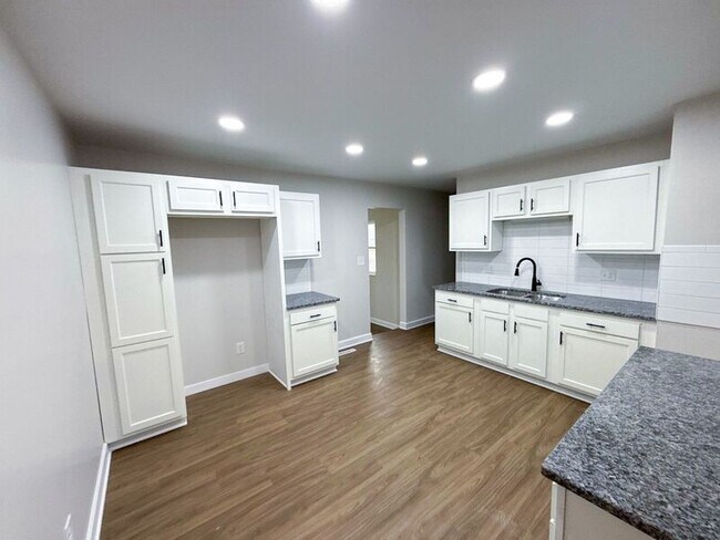 Foto del edificio - 2479 Kitchner Dr