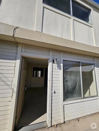 Building Photo - 736 Florence St