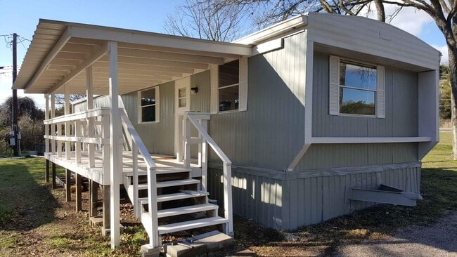 Building Photo - 102 Helms Cir