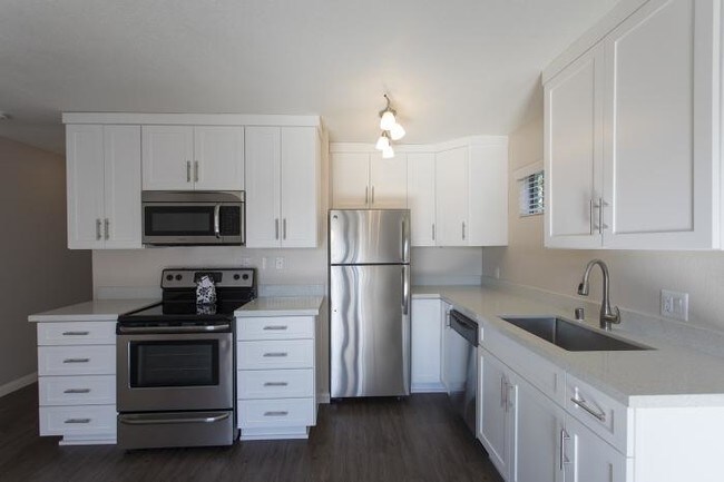 Building Photo - bedroom in San Diego CA 92102