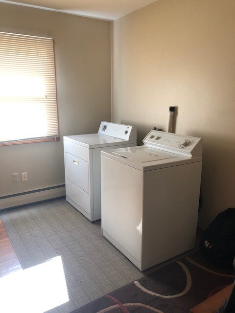 Washer/Dryer - 617 N Cedar St