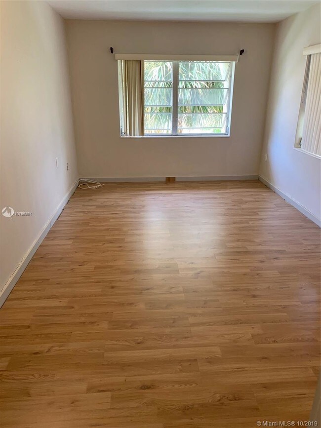 Building Photo - 13900 SW 90th Ave