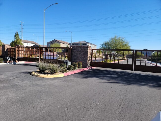 Building Photo - Brand new 4 Bedroom home in gated neighbor...