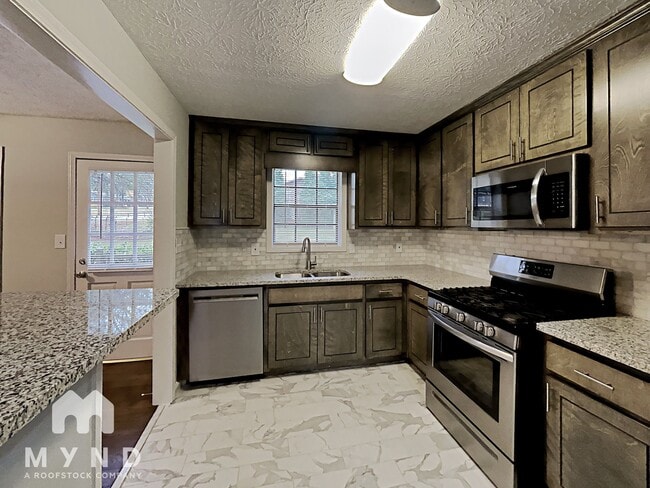 Building Photo - 70 Highland Cir