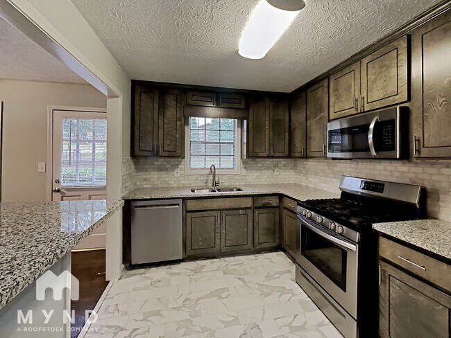 Foto del edificio - 70 Highland Cir
