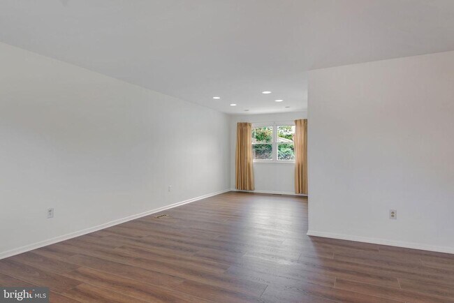 Foto del edificio - 852 Birchwood Ct