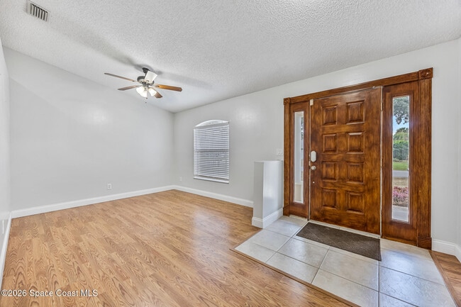 Foto del edificio - 6185 Degan Rd