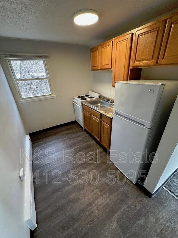 Building Photo - 445-445 Library St