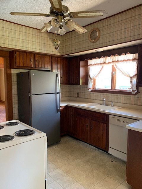 Kitchen (has stainless gas stove not pictured) - 1219 S Washington St