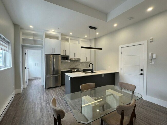 Building Photo - 1556 Saint-Antoine