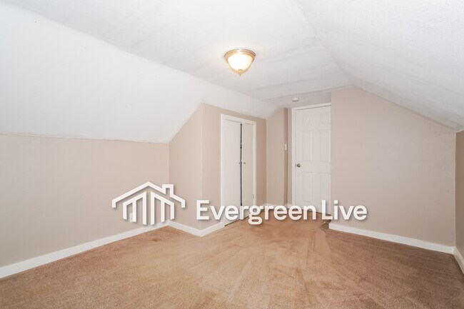 Building Photo - 1144 Chelsea Ave