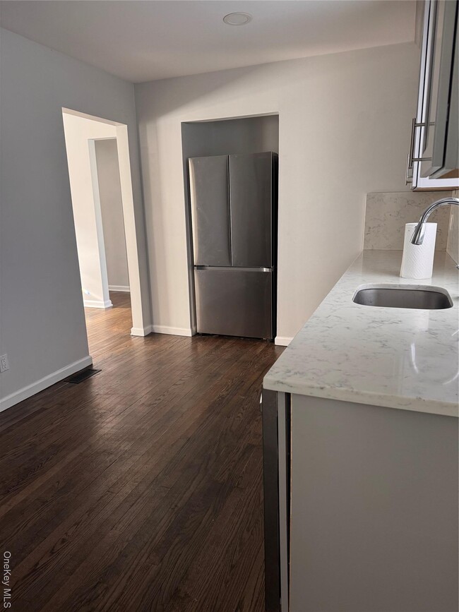 Foto del edificio - 14 Fenner Ln