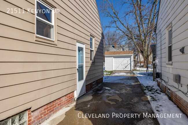 Foto del edificio - 3-Bedroom Maple Hts. Home