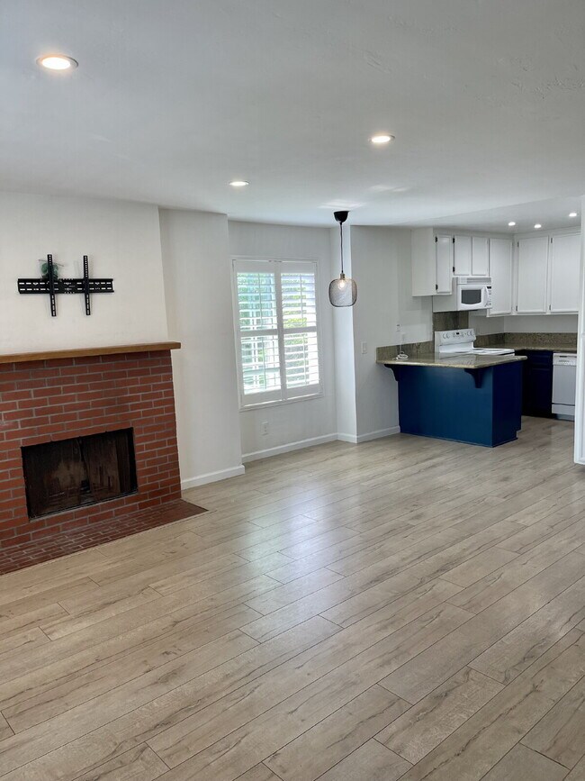 Foto del edificio - $2,990 - 2 Bed / 3 Bath Beautiful Condo in North Park
