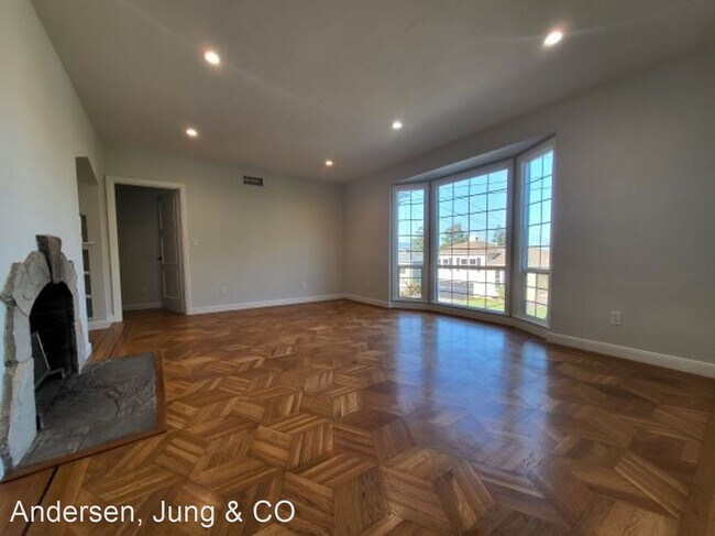 Foto del edificio - 2 br, 2 bath House - 125 Burbank Ave