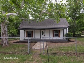 Building Photo - 104 Greathouse St