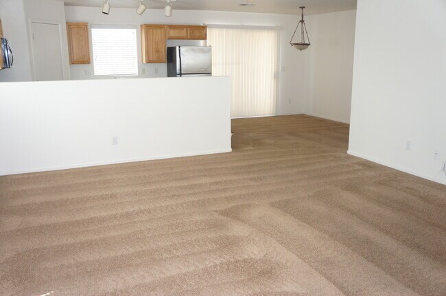 Foto del edificio - BEAUTIFUL 3 BEDROOM 2 BATHROOM HOUSE, LOCA...