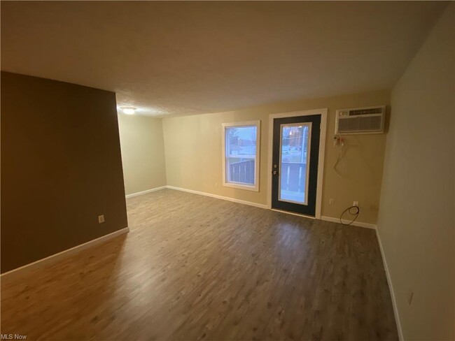 Building Photo - 1175 N Elm St