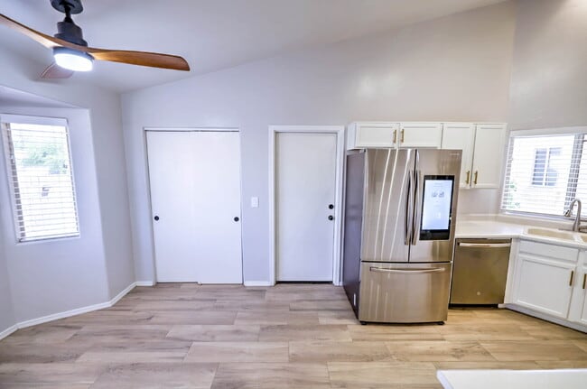 Building Photo - Smart East Side 3 Bedroom Home with EV cha...