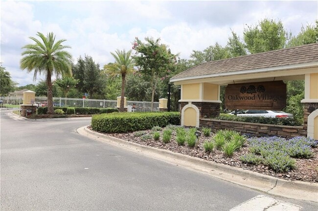 Building Photo - Home is in the Heart of New Tampa