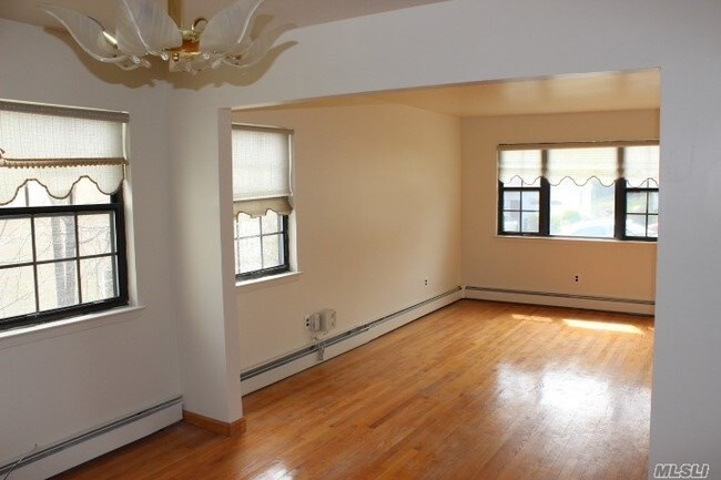 Building Photo - 20 Cherry Brook Pl S