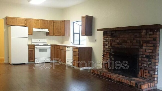 Foto del edificio - 2208 Broadway St