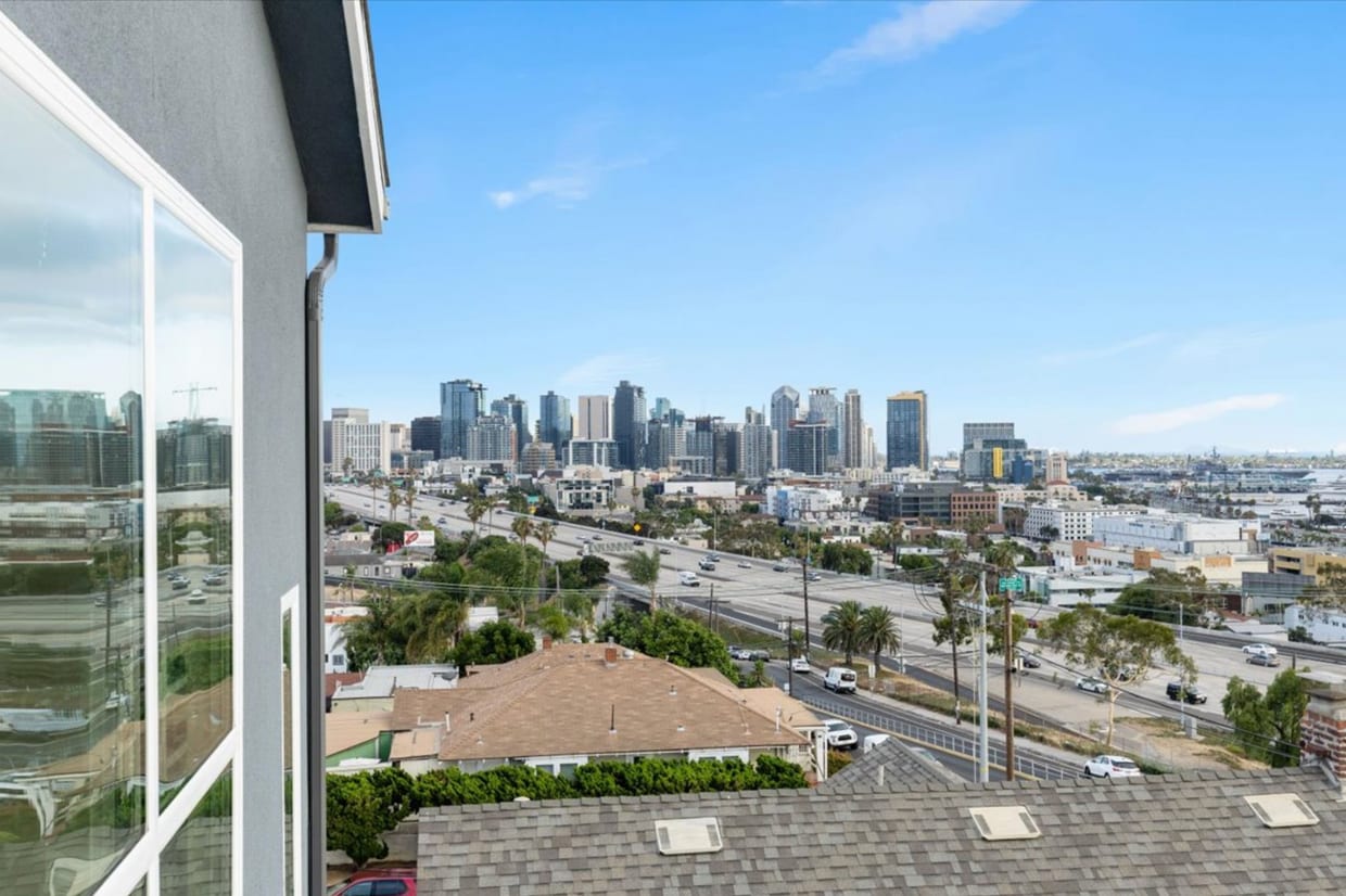 Foto principal - 2715 Columbia St
