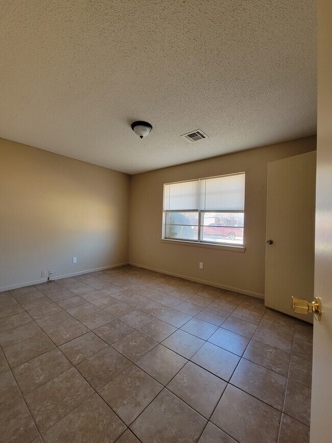 master bedroom - 1415 Becky Ct