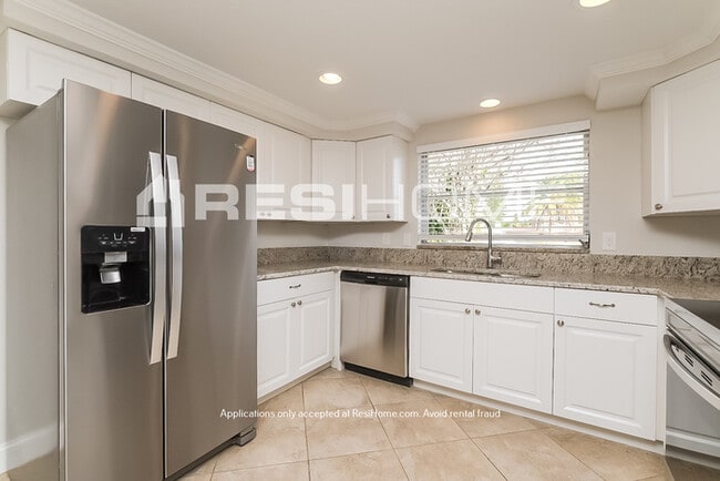 Foto del edificio - HOME FOR RENT!!