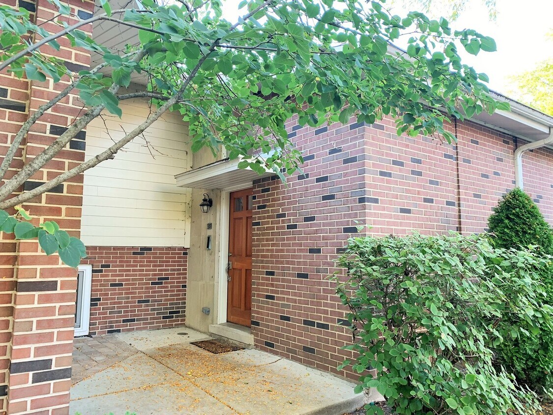 468 Green Bay Rd Unit 468, IL 60093 Condo for Rent in