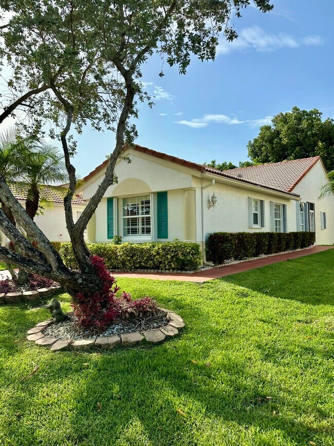 Foto del edificio - 6129 Heliconia Rd