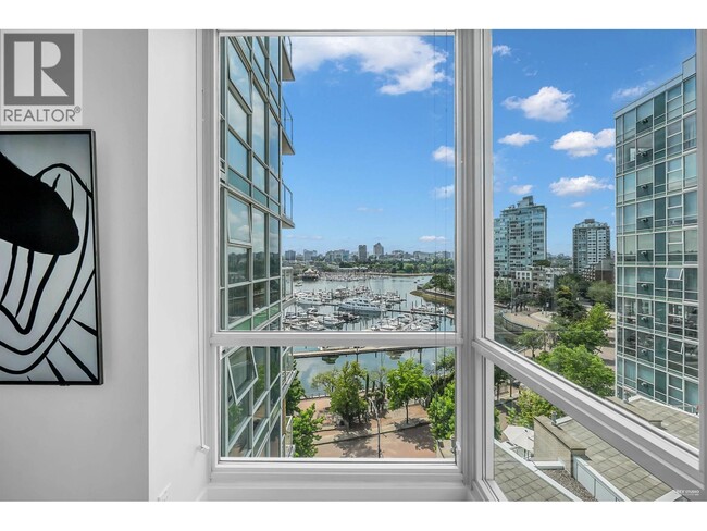 Building Photo - 1077 Marinaside Crescent