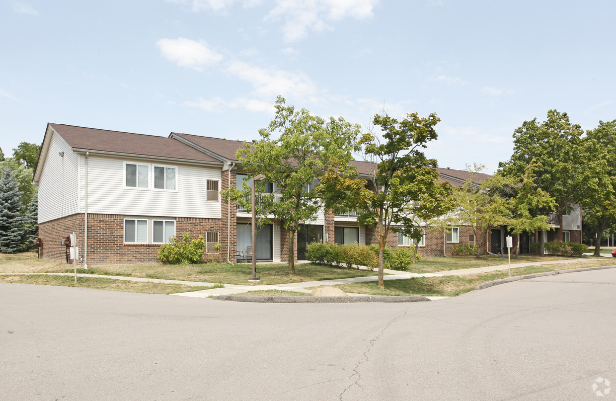 Primary Photo - Lincolnshire Village Apartments