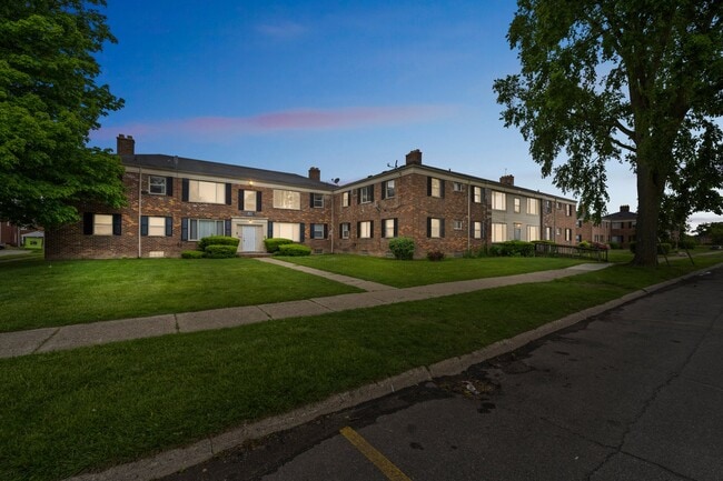Building Photo - Franklin Village Apartments