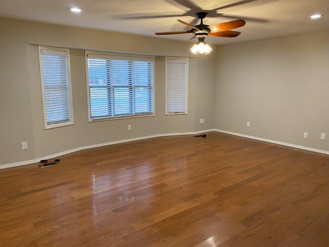 Foto del edificio - 403 N Turtle Creek Dr