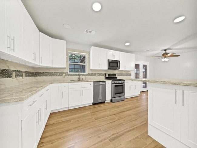 Building Photo - 4718 Tilson Ln