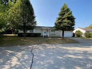 Building Photo - 813 Horseshoe Dr