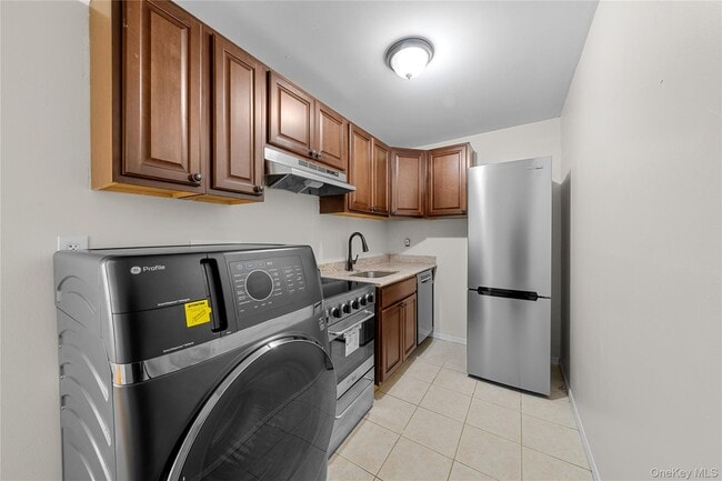 Building Photo - 410 Jericho Tpke
