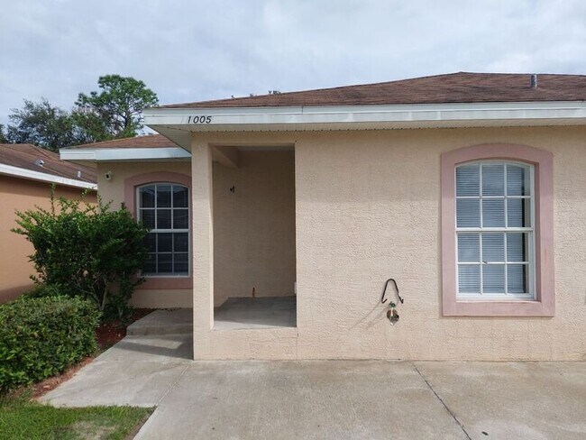 Building Photo - 1005 Fox Lake Dr