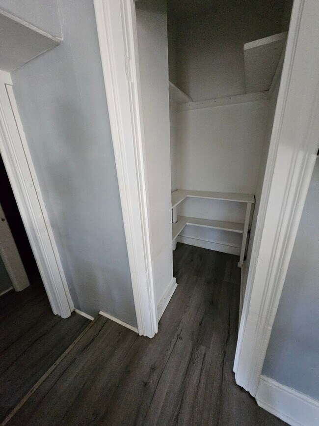 Foto del edificio - Upper 2 bedroom unit GAS INCLUDED