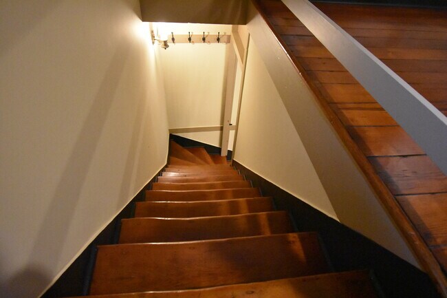 Staircase - 439 Cross St