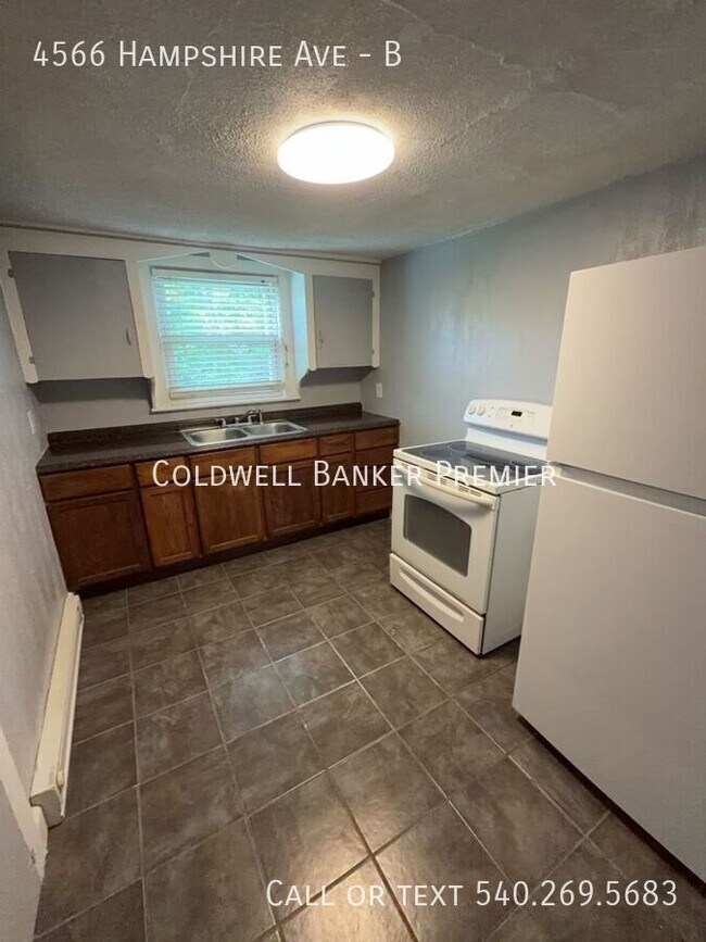Foto del edificio - 4566 Hampshire Ave