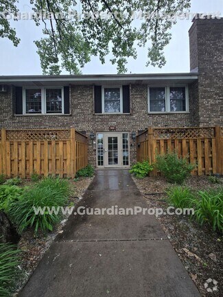 Building Photo - 4512 Cedar Lk Rd S
