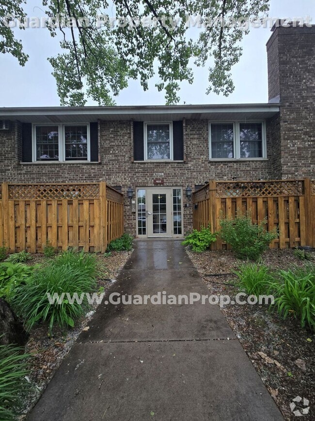 Building Photo - 4512 Cedar Lk Rd S